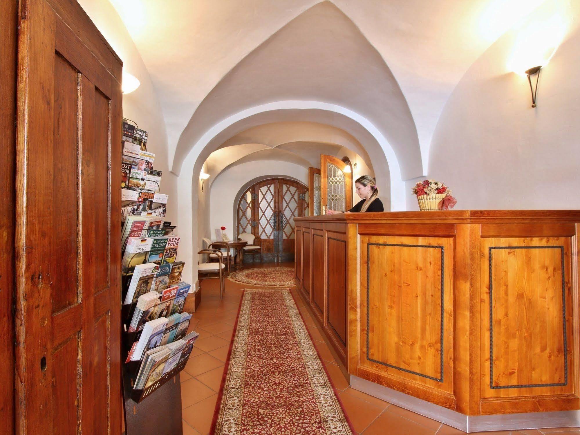 Hotel U Suteru Прага Екстер'єр фото