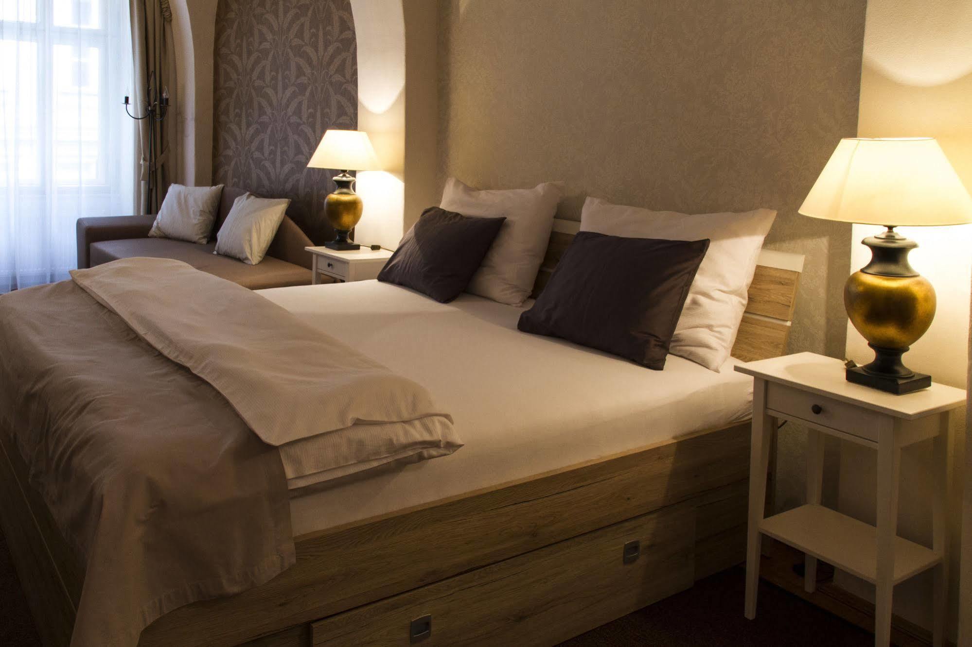 Hotel U Suteru Прага Екстер'єр фото
