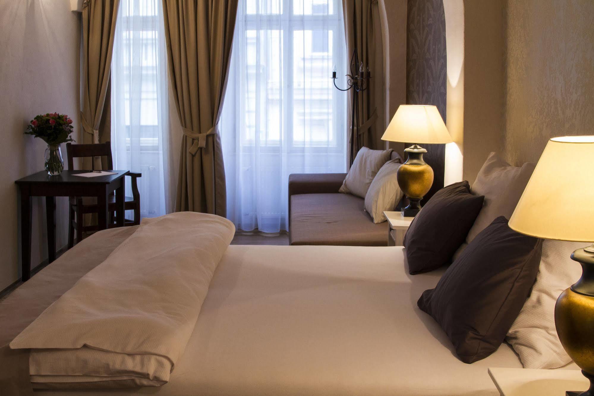 Hotel U Suteru Прага Екстер'єр фото